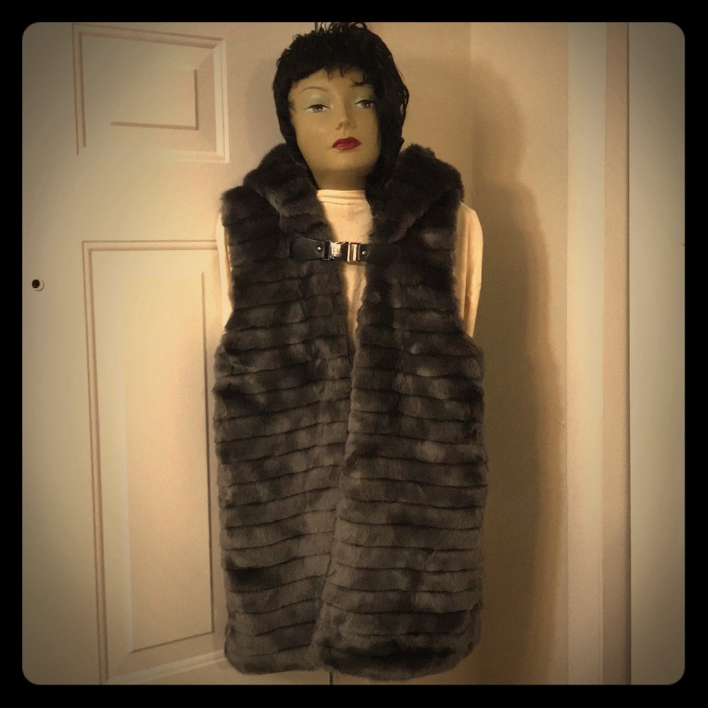 Feaux Fur Hooded Gray Vest
